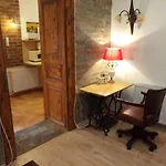 Rustic In The Jewish Quarter