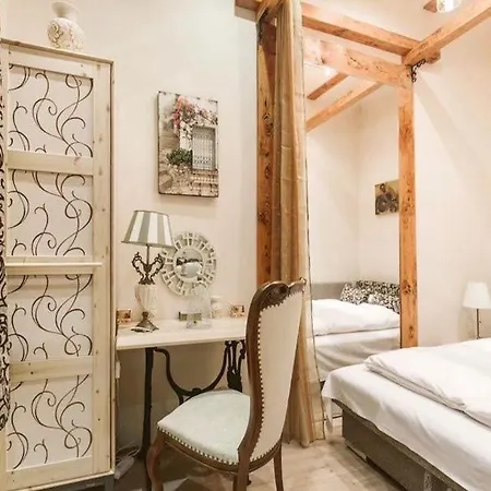 Rustic In The Jewish Quarter *